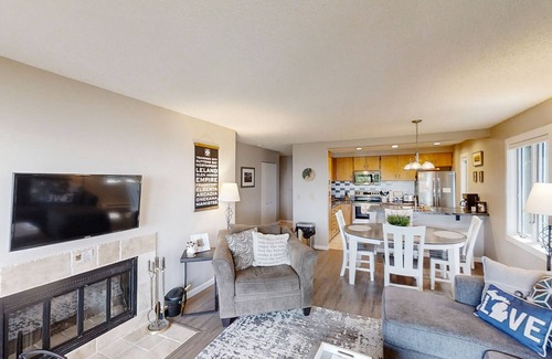 Maple City Condo | Comfy Glen Arbor condo with stunning Lake Michigan views, deck, & fireplace