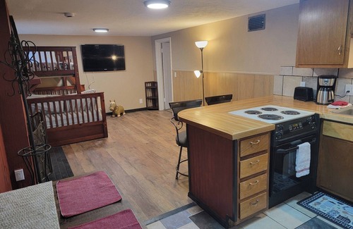 Idaho Falls Apartment | Comfy Little Burrow-Pets Welcome Idaho Falls