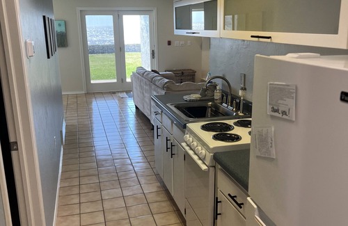 Algoma Condo | Comfy modern condo, right on Lake Michigan. Perfect couples getaway! No aircon