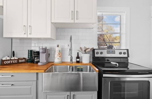 Riverside Heights House | Comfy Modern Farmhouse Cottage w Private Patio!