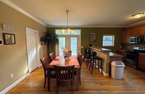 St. Louis House | comfy, open floorplan within walking distance of Maplewood