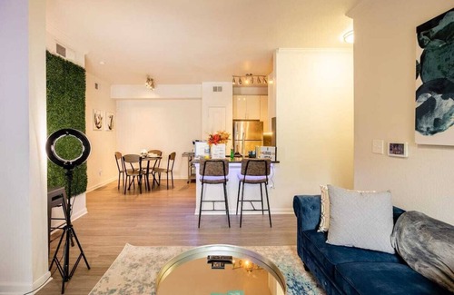 East Riverside - Oltorf Apartment | COMFY(Private Unit)5-miles away from Airport 2BR/1BA right near the Heart of ATX