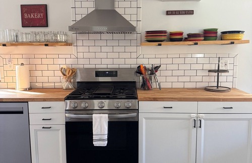 Verona House | Comfy three bedroom home near Pitt, CMU and downtown PGH attractions