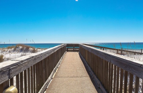 Seagrove Beach Condo | Commodore's Retreat 207 - Gulf Front! Seagrove Beach! 30A! Community Pool!