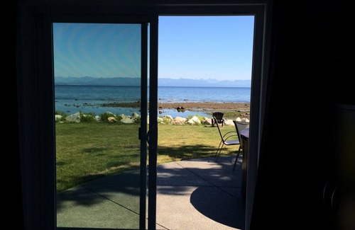 Courtenay Cottage | Comox Valley Walk-On Oceanfront Cottage (B) At Udina Bay on Vancouver Island
