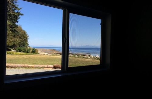 Courtenay Cottage | Comox Valley Walk-On Oceanfront Cottage (B) At Udina Bay on Vancouver Island