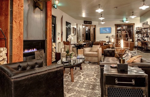 Huntsville Hotel | Compass Rose Lodge