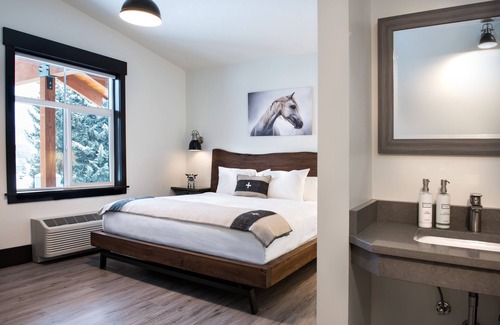 Huntsville Hotel | Compass Rose Lodge