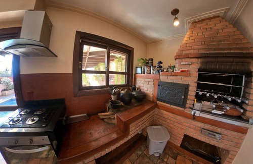 Guararema Villa | Complete house in the center of Guararema with heated pool!
