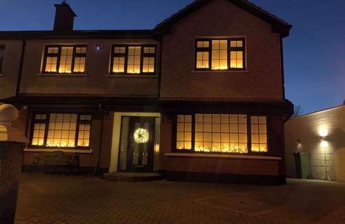 Cork House | Completely furnished 3 big bedroom 2,5 bathroom show house , cleaner incl ,