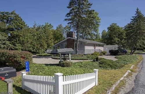 Frankford House | Completely remodeled Culver Lake home