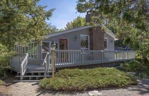 Frankford House | Completely remodeled Culver Lake home