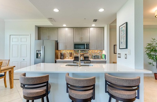 Bradenton Condo | Completely Remodeled in 2022 with Views of the Manatee River