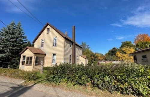 Ishpeming House | Completely remodeled lower unit in historic 1880's house.