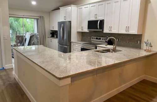 Palmer Ranch Condo | Completely Renovated 2 BR + Den condo @ Stoneybrook CC