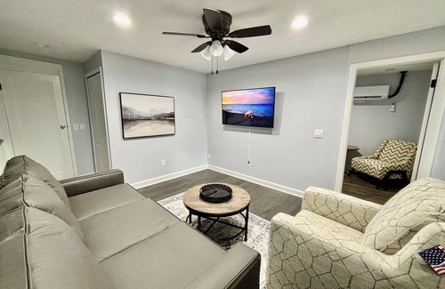 Oxford Apartment | Completely renovated apartment that is located in the heart of Downtown Oxford!