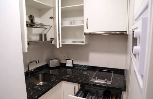 Old Town Apartment | COMPLETELY RENOVATED AND IN FULL CENTER!