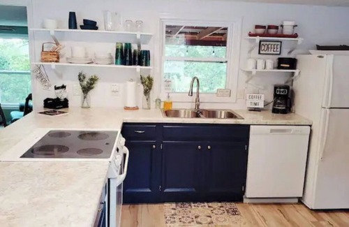 Warsaw Cottage | Completely renovated lakehouse with all the extras