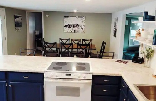Warsaw Cottage | Completely renovated lakehouse with all the extras