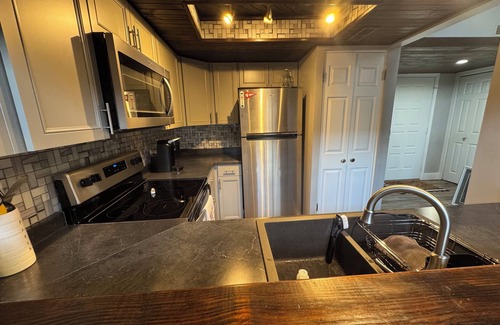 Avoca Condo | Completely updated Monroe Lake Condo with private loft, steps to pool and tennis
