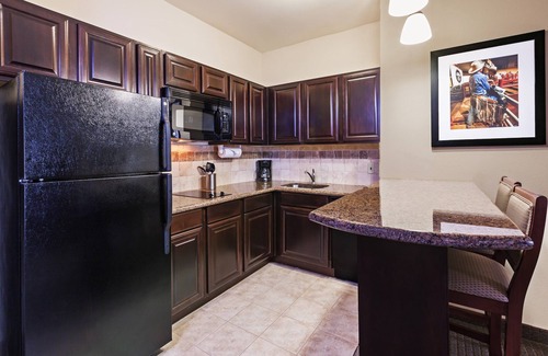 Fort Worth Condo | Complimentary Breakfast + Free Wi-Fi + Outdoor Pool | Suite Only 30 Minutes from Six Flags!