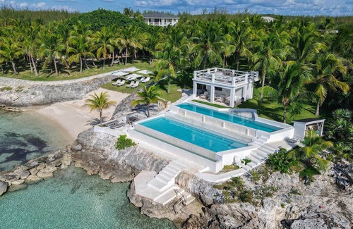 Gregory Town Villa | Complimentary Concierge + Private Beaches + Gaulding Cay + Chef Services + Pool
