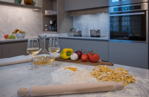Santo Spirito Apartment | Complimentary Pasta Class & Chianti Wine Included in Authentic Oltrarno Quarter.