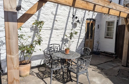 Llanfyllin Cottage | COMPTON HOUSE, pet friendly, character holiday cottage in Llanfyllin