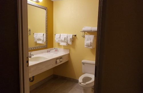 Owosso Hotel | Comstock Inn & Conference Center