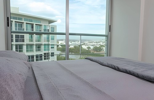 Tres Rios Condo | Con vista a la alberca. Moderno y Cómodo.