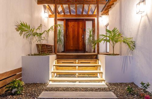 San Pedro Villa | Conch Shell Cottage and The PoolClub at Mahogany Bay!