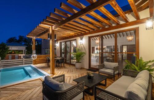 San Pedro Villa | Conch Shell Cottage and The PoolClub at Mahogany Bay!