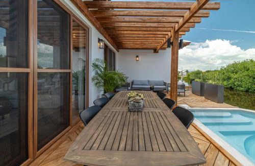 San Pedro Villa | Conch Shell Cottage and The PoolClub at Mahogany Bay!