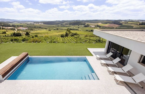 Cadaval Villa | Condition as new: VILLA DISIGNATIVE SILVERCOAST PORTUGAL - INFINITE HEATED SWIMMING POOL