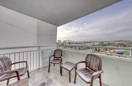 Downtown Myrtle Beach Condo | Condo ∙ 2 bedrooms ∙ 6 guests