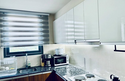 Maribago Condo | Condo 5 mins walk to the beach 20 mins to Mactan Int'l Airport, Mactan Newtown
