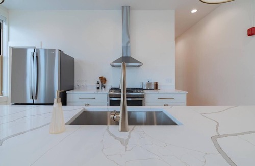 Van Buren Condo | Condo A Gallery Suite - Downtown Marion
