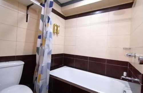 Mactan Export Processing Zone Apartment | Condo Azur Suites E507 near Airport, Netflix, Stylish, Cozy with swimming pool