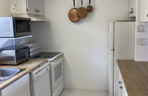 Savannah Sound Villa | Condo Directly on Windermere Beach – Pool, Tennis, Gym. REMODEL UNDERWAY!