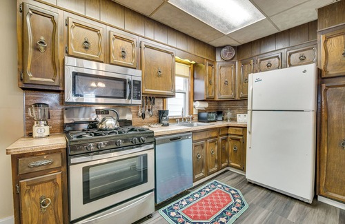 Bath Condo | Condo Rental w/Pool Access ~ 11 Mi to Allentown!