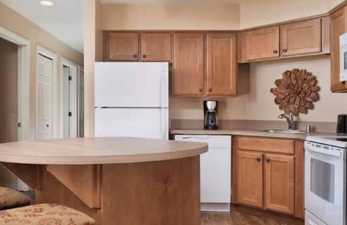 Big Bear Lake Resort | Condo Style Resort Big Bear Lake Full Kitchen, BBQ Grill, Patio, Three Hot Tubs