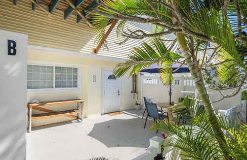 Melbourne Beach Condo | Condo unit - Across the street from beach
