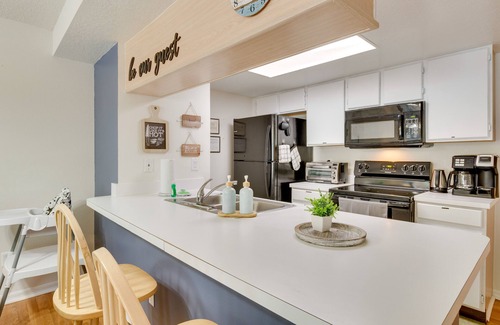 Royal Palm Bay Condo | Condo w/Pool Access & Patio: 8 Mi to Disney!