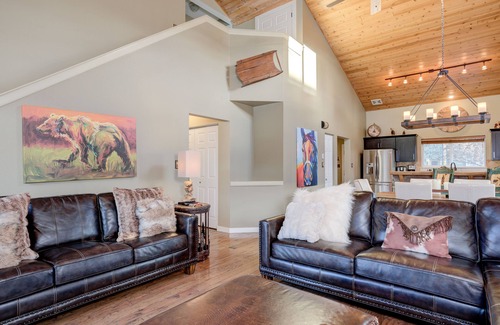 Big Sky House | Condo w/private hot tub close to Town Center & Big Sky Resort - The Hallmark Chalet