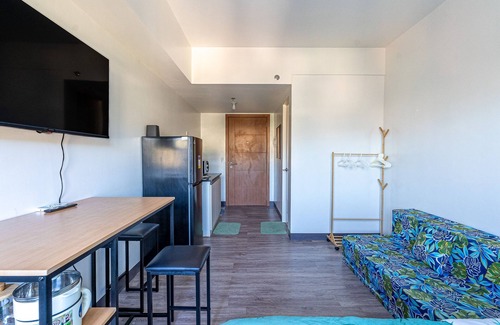 Guadalupe Condo | Condo WIFI up to 100mbps Pool Netflix&Chill