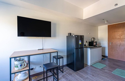 Guadalupe Condo | Condo WIFI up to 100mbps Pool Netflix&Chill