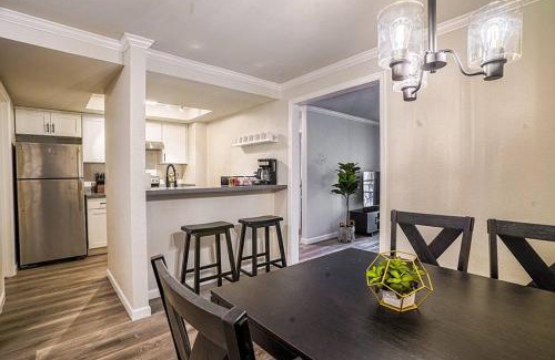 Bridle Trails House | Condo with king bed, walk to Microsoft & park
