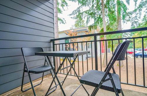 Bridle Trails House | Condo with king bed, walk to Microsoft & park