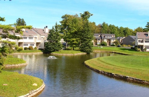 Lenox Condo | Condo with Resort Amenities in Lenox