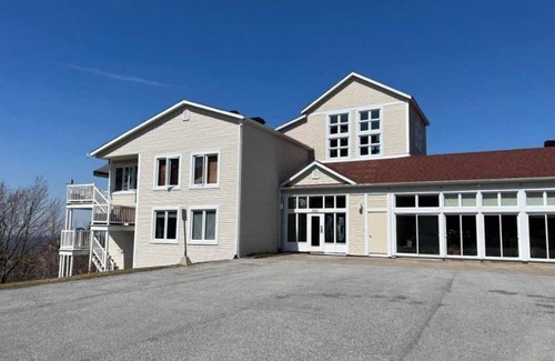 Sutton Apartment | Condo with spectacular view for monthly rental in Mont Sutton